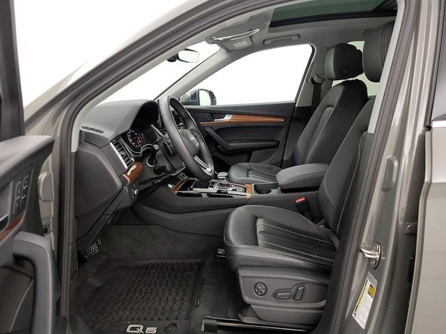 Photo of 2023 Gray Audi Q5