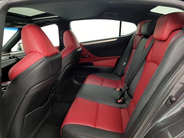 Photo of 2022 Gray Lexus ES 350
