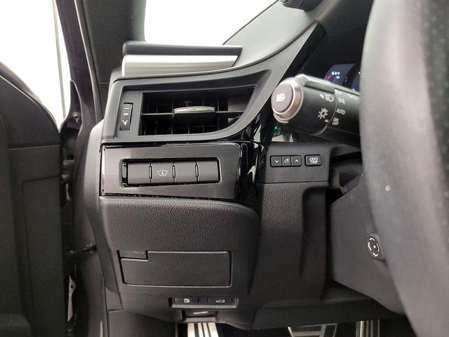 Photo of 2022 Gray Lexus ES 350