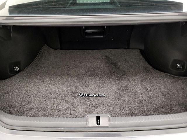 Photo of 2022 Gray Lexus ES 350