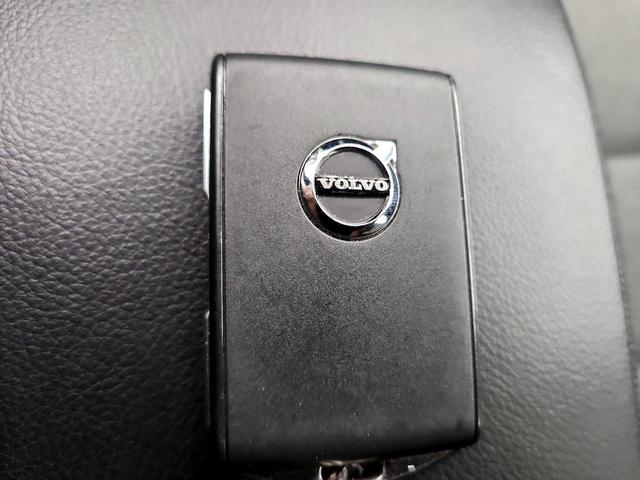 Photo of 2025 Black Volvo XC40