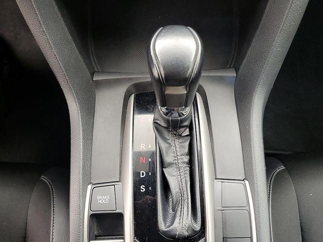 Photo of 2021 White Honda Civic
