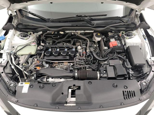 Photo of 2021 White Honda Civic