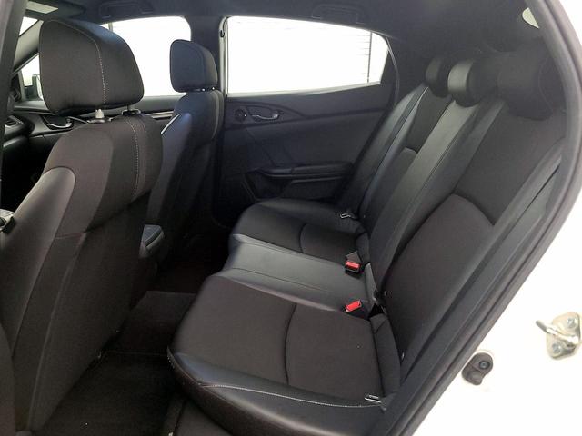 Photo of 2021 White Honda Civic