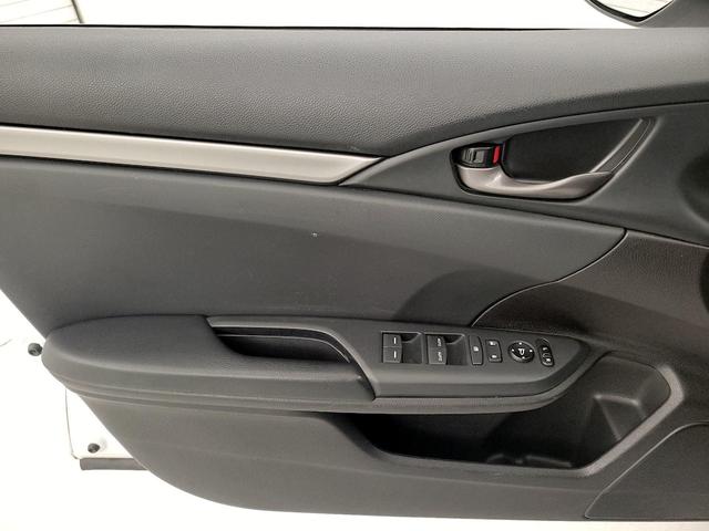 Photo of 2021 White Honda Civic