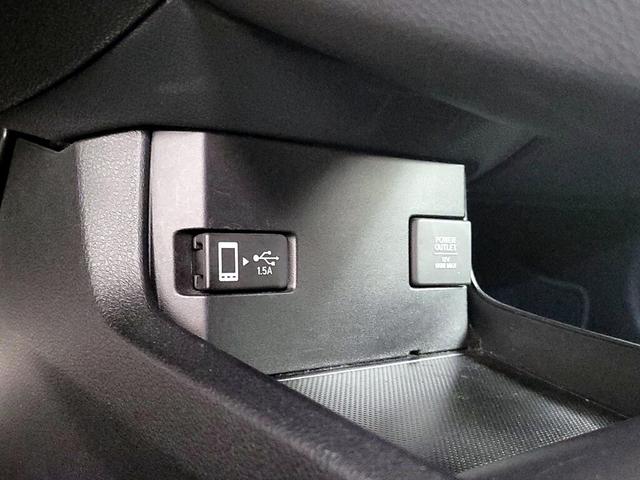Photo of 2021 White Honda Civic