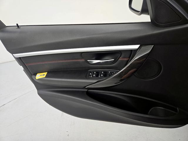 Photo of 2018 Gray BMW 330e