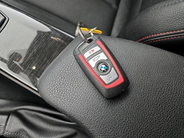 Photo of 2018 Gray BMW 330e