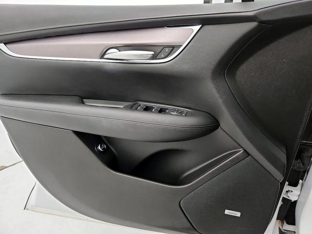 Photo of 2021 White Cadillac XT5