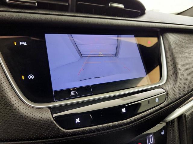 Photo of 2021 White Cadillac XT5