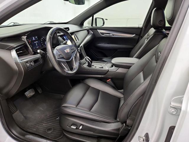 Photo of 2021 White Cadillac XT5