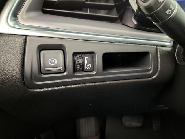 Photo of 2021 White Cadillac XT5