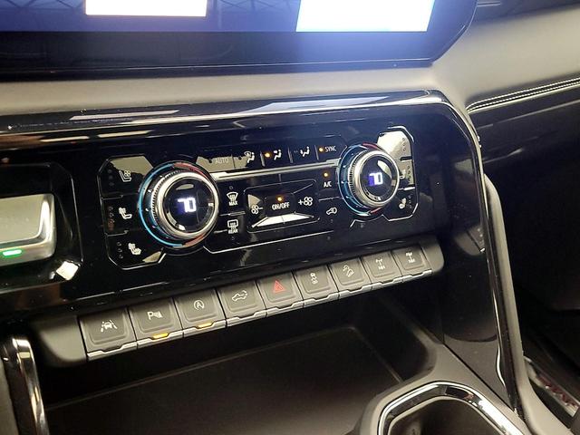 Photo of 2023 Silver GMC Sierra 1500