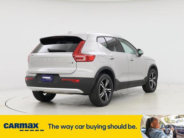 Photo of 2025 Silver Volvo XC40