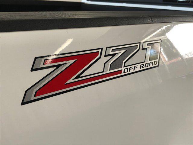 Photo of 2018 Summit White Chevrolet Colorado