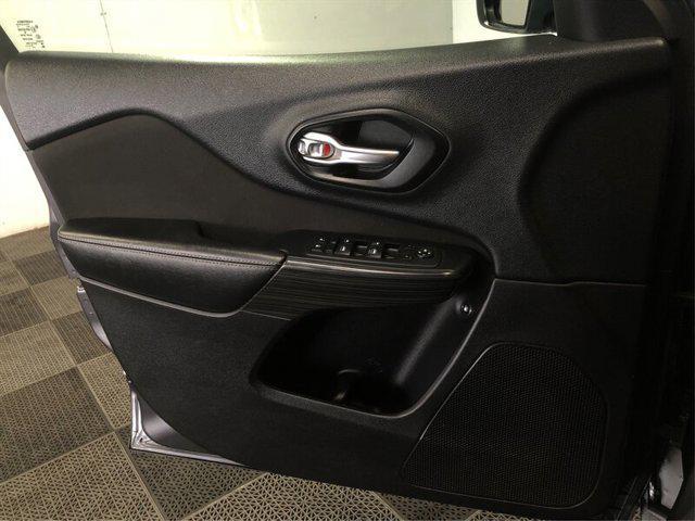 Photo of 2016 Granite Crystal Metallic Clearcoat Jeep Cherokee