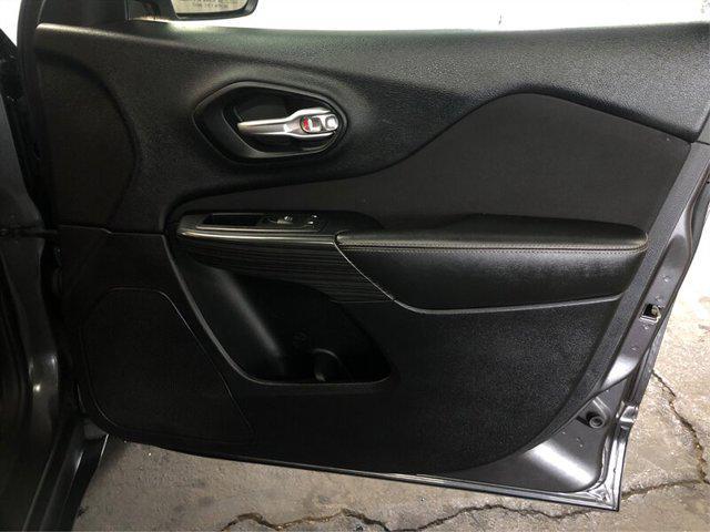 Photo of 2016 Granite Crystal Metallic Clearcoat Jeep Cherokee