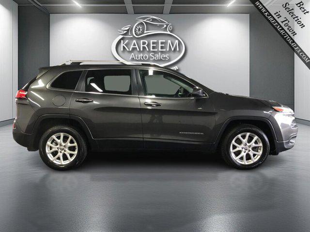 Photo of 2016 Granite Crystal Metallic Clearcoat Jeep Cherokee