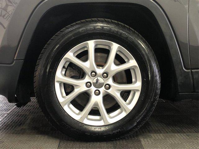 Photo of 2016 Granite Crystal Metallic Clearcoat Jeep Cherokee