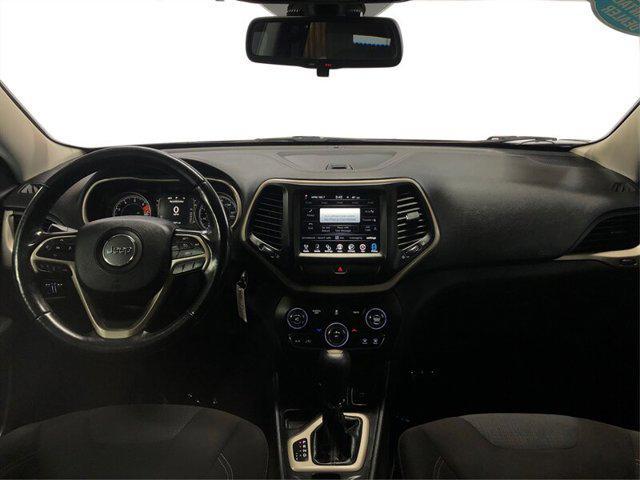 Photo of 2016 Granite Crystal Metallic Clearcoat Jeep Cherokee