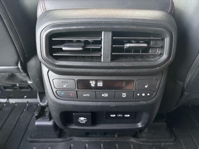 Photo of 2025 Sonic Gray Pearl Honda Pilot
