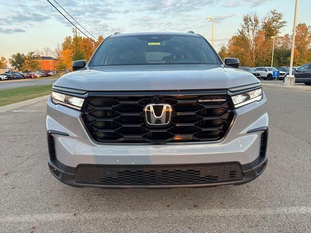 Photo of 2025 Sonic Gray Pearl Honda Pilot