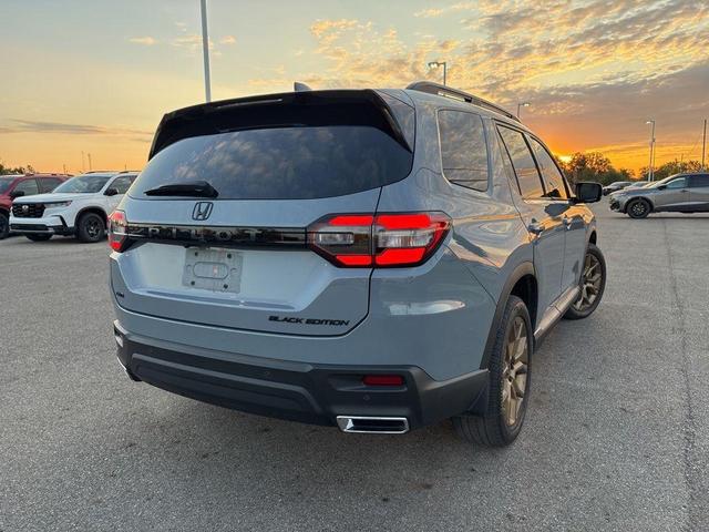 Photo of 2025 Sonic Gray Pearl Honda Pilot