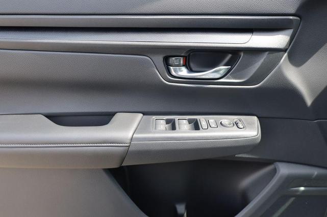 Photo of 2025 Platinum White Honda CR-V