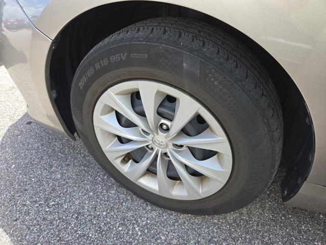 Photo of 2015 Creme Brulee Mica Toyota Camry