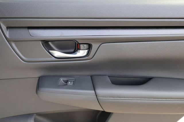 Photo of 2025 Platinum White Honda CR-V