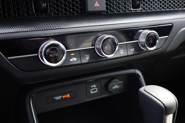 Photo of 2025 Platinum White Honda CR-V