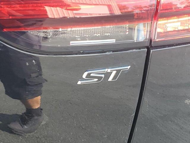 Photo of 2022 Ebony Twilight Metallic Buick Envision