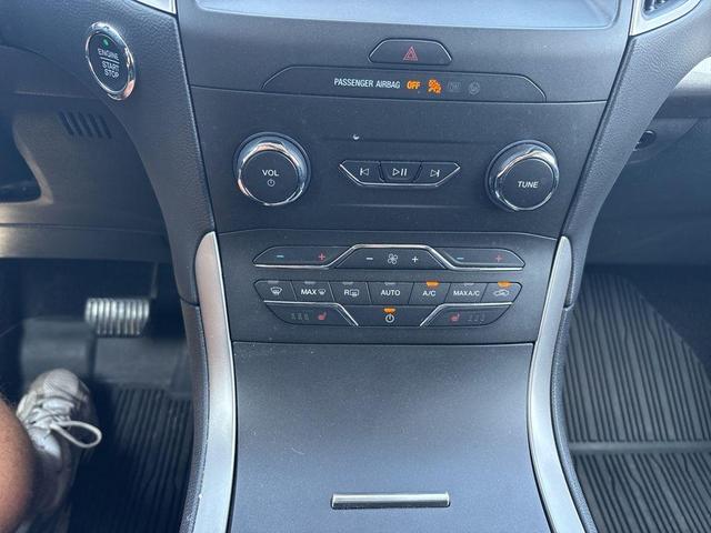 Photo of 2020 Desert Gold Metallic Ford Edge