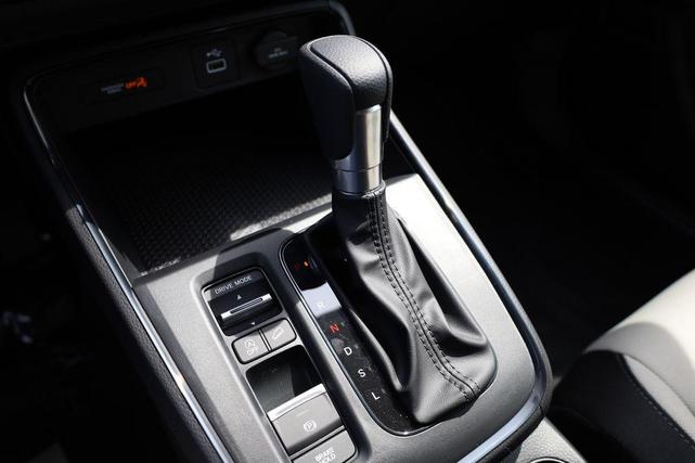 Photo of 2025 Platinum White Honda CR-V