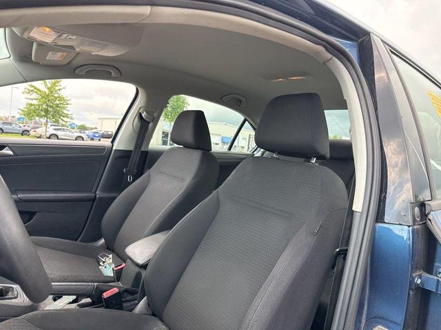 Photo of 2016 Silk Blue Metallic Volkswagen Jetta