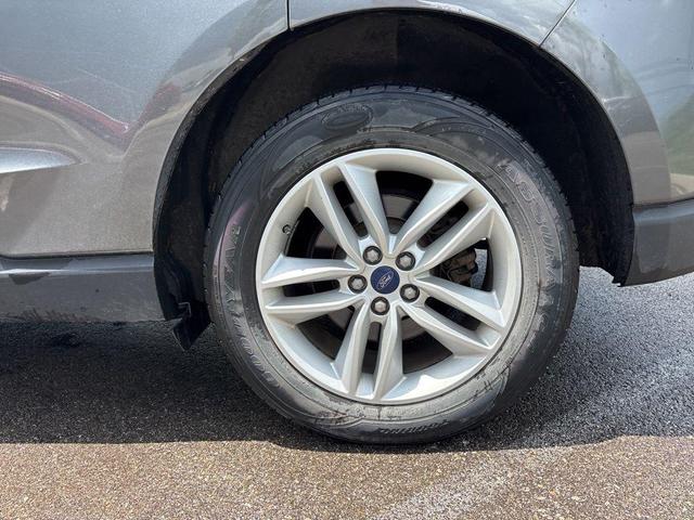 Photo of 2017 Magnetic Metallic Ford Edge