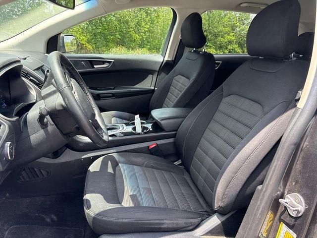 Photo of 2017 Magnetic Metallic Ford Edge