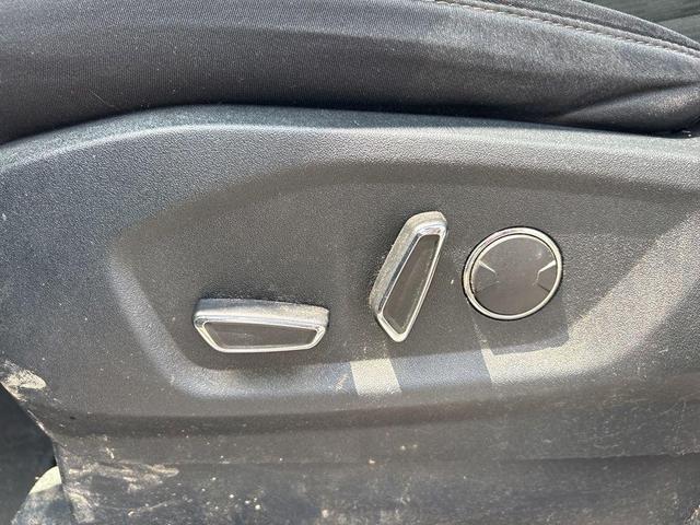 Photo of 2017 Magnetic Metallic Ford Edge