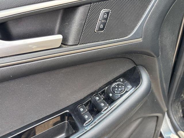 Photo of 2017 Magnetic Metallic Ford Edge