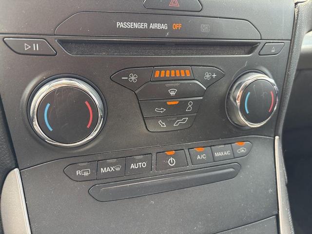 Photo of 2017 Magnetic Metallic Ford Edge