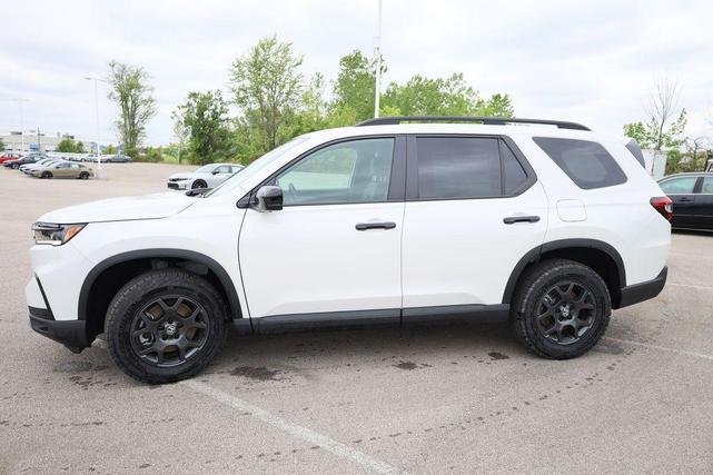 Photo of 2025 Platinum White Honda Pilot