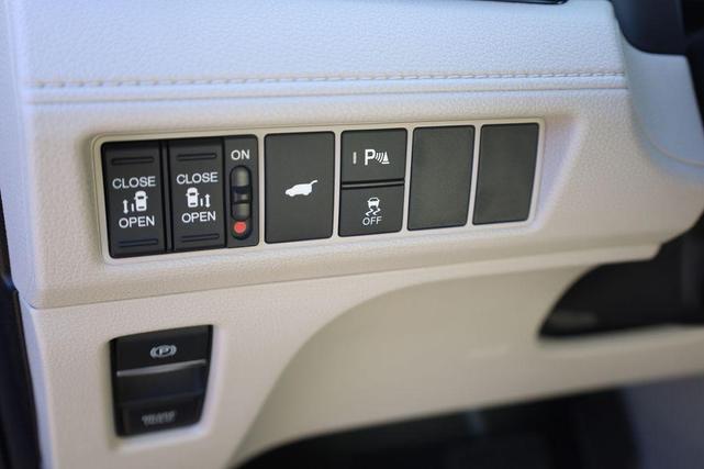 Photo of 2026 Blue Pearl Honda Odyssey