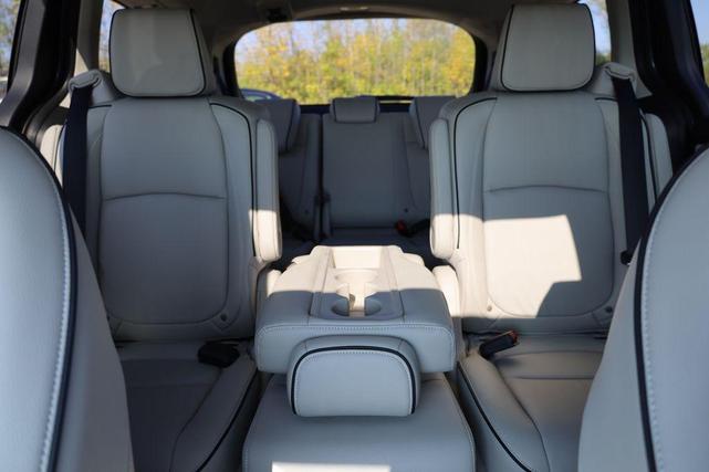 Photo of 2026 Blue Pearl Honda Odyssey