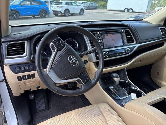 Photo of 2014 Blizzard Pearl Toyota Highlander