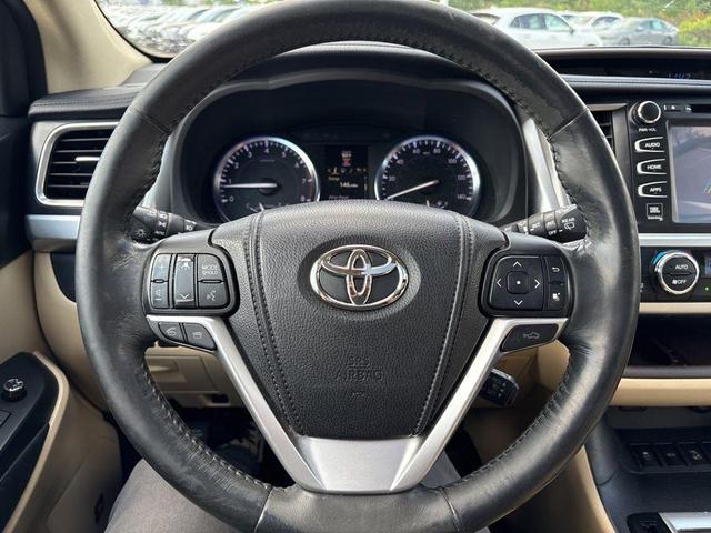 Photo of 2014 Blizzard Pearl Toyota Highlander