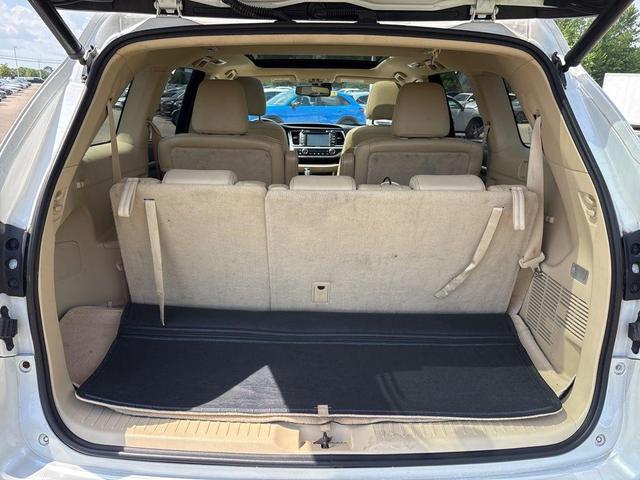 Photo of 2014 Blizzard Pearl Toyota Highlander