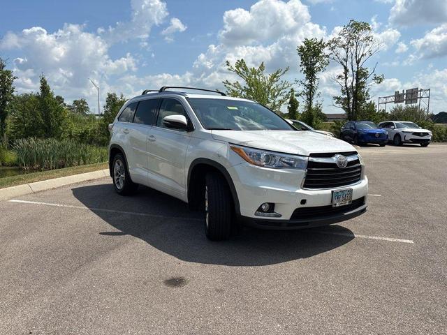 Photo of 2014 Blizzard Pearl Toyota Highlander