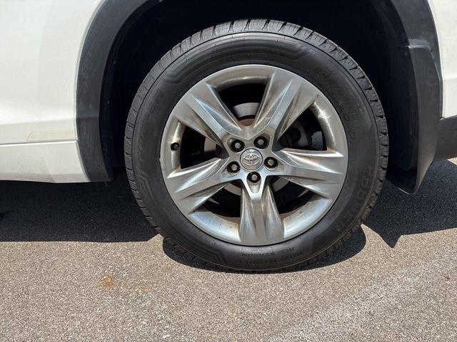 Photo of 2014 Blizzard Pearl Toyota Highlander