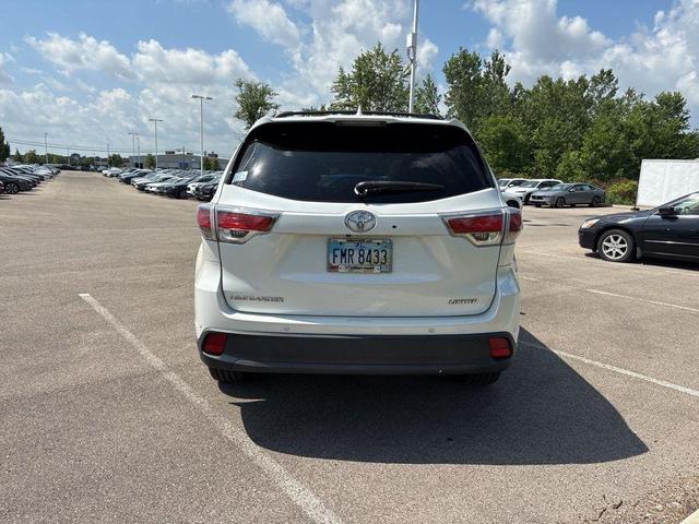 Photo of 2014 Blizzard Pearl Toyota Highlander