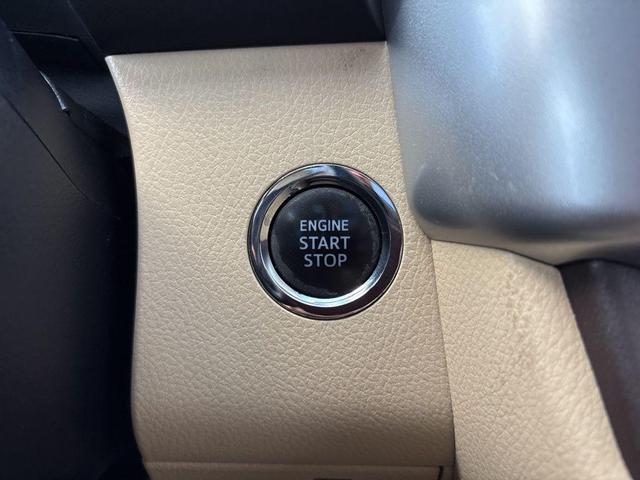 Photo of 2014 Blizzard Pearl Toyota Highlander